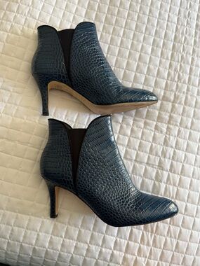 White House Black Market Teal Croc-Embossed Pointed-Toe Ankle Boots